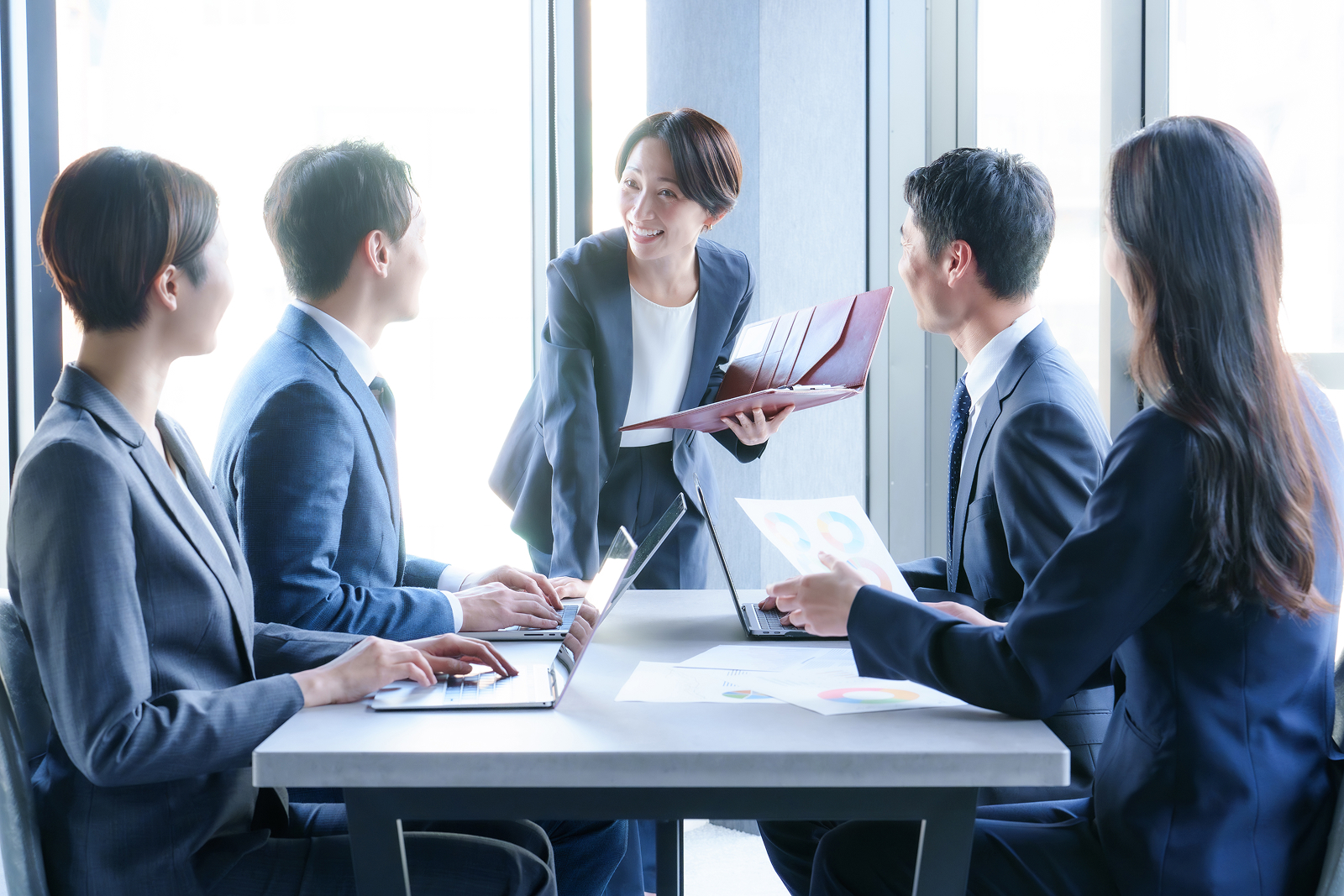 コーポレートサービス